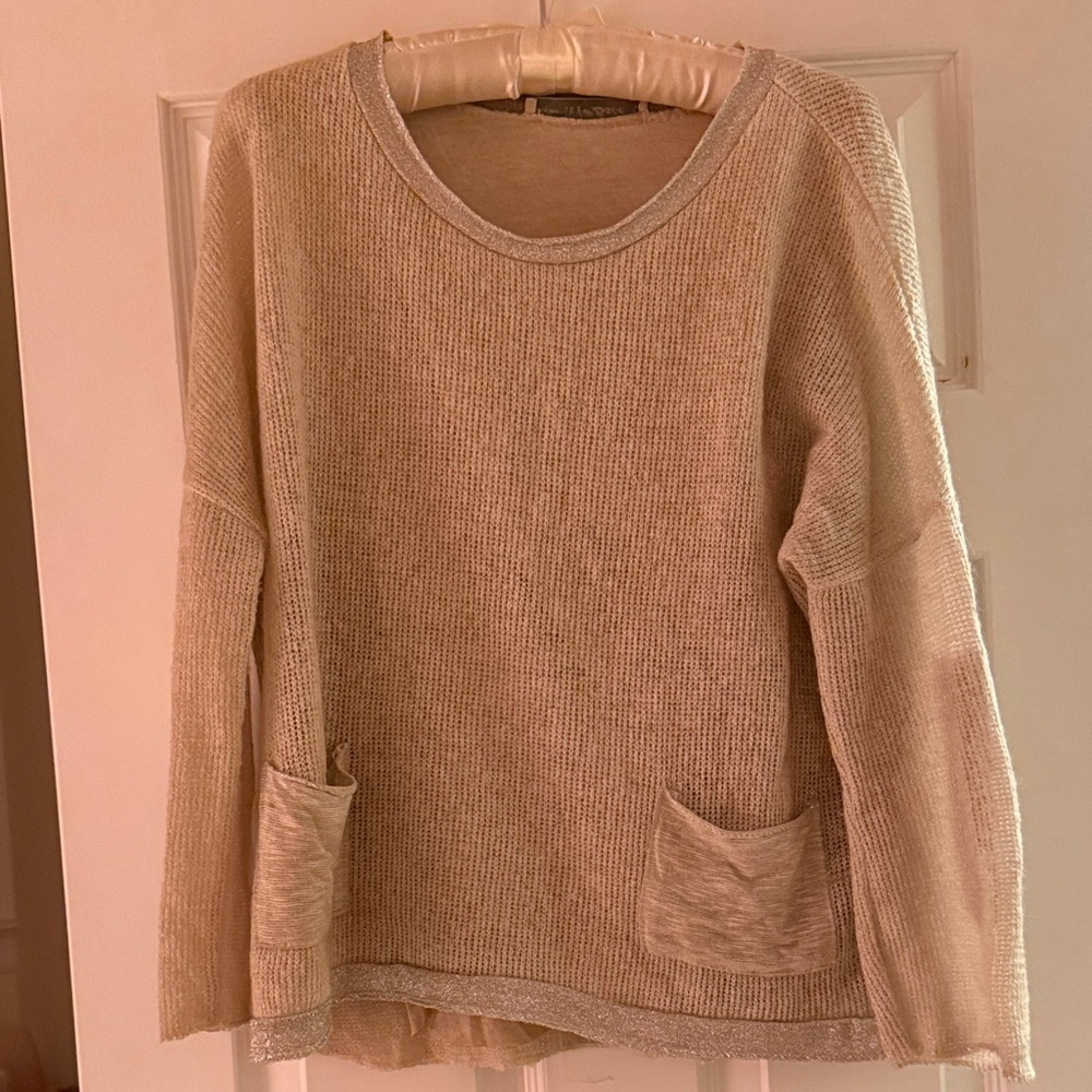 Ivy and Lace: made in Italy   Size ???Women's Beige Sweater with Pockets